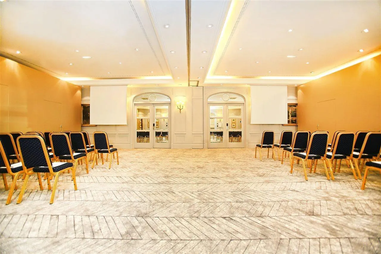 M Social Opera 4*