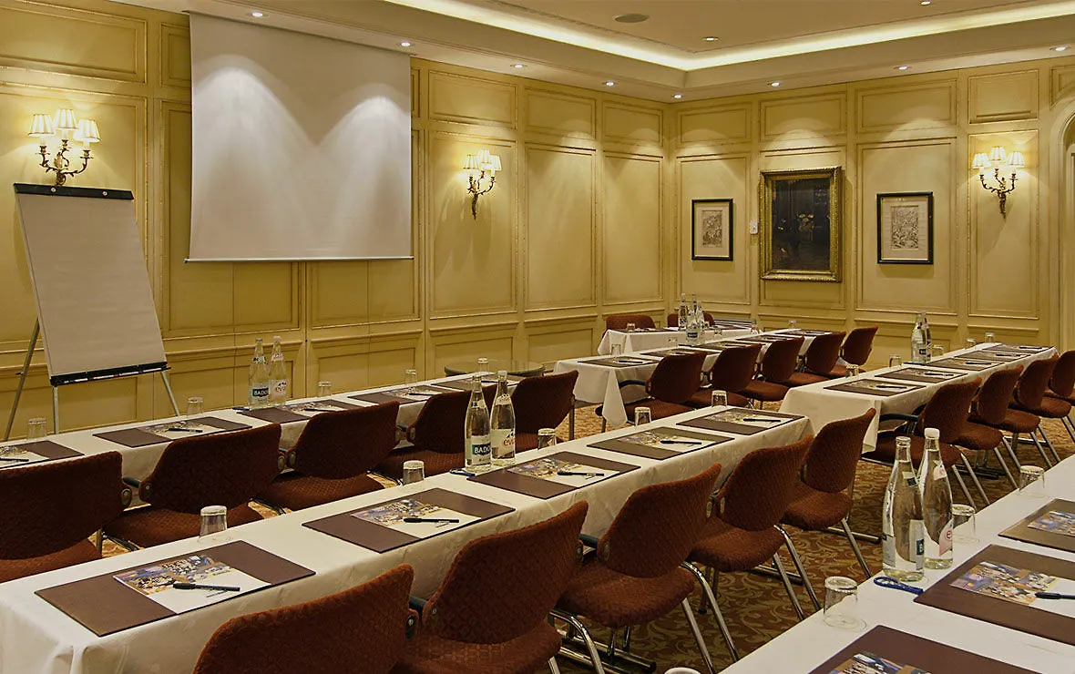M Social Opera Hotel 4*